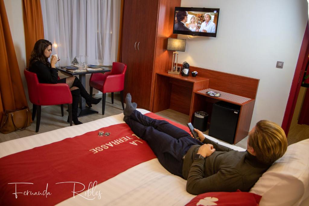 TV a/nebo společenská místnost v ubytování Hotel La Terrasse
