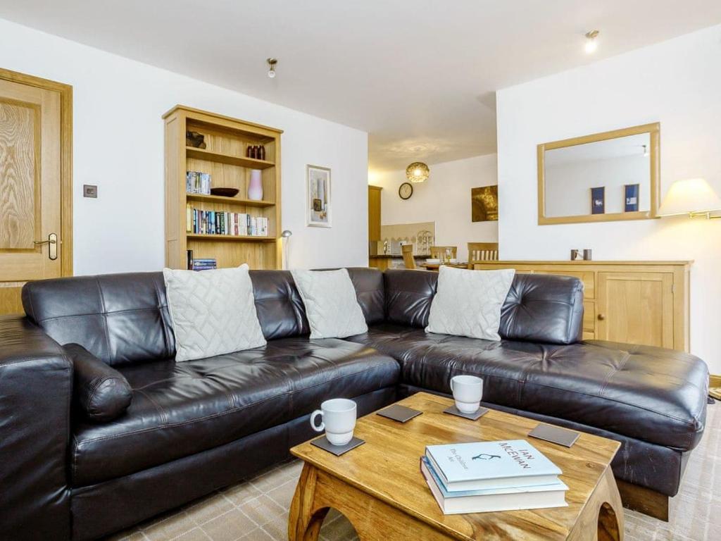 A seating area at Lock Keepers Apartment 