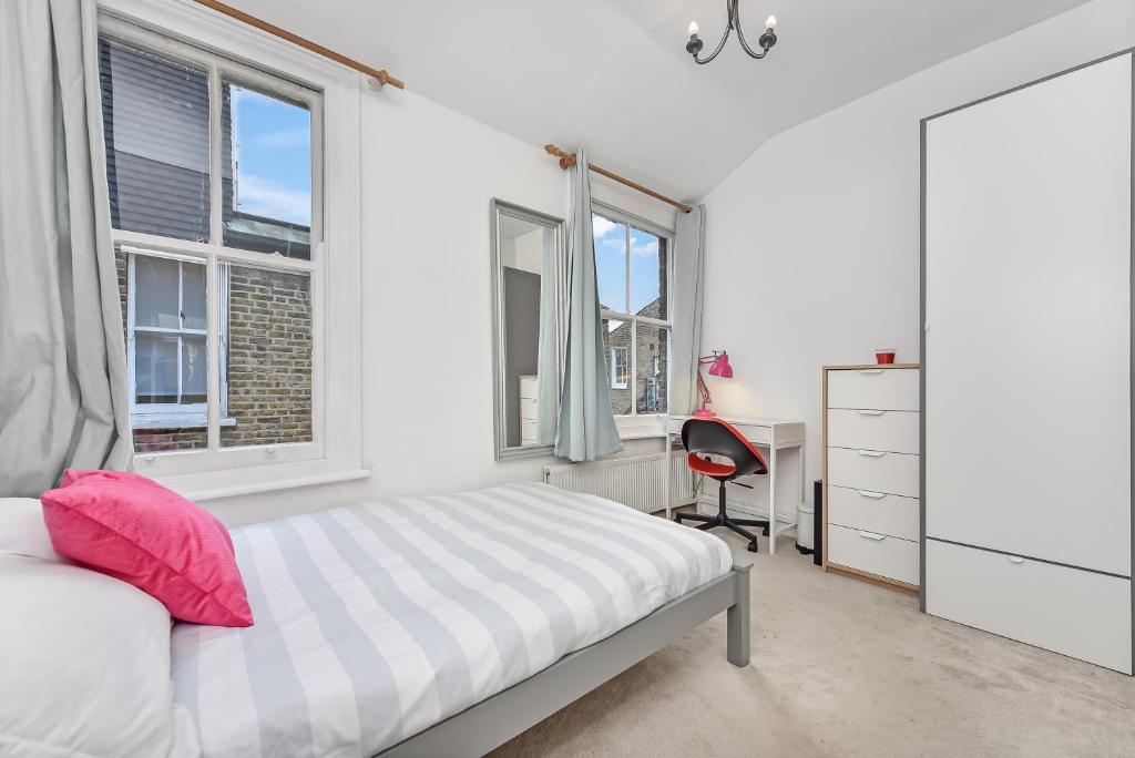 Groves 4 bedroom, Shepherds Bush
