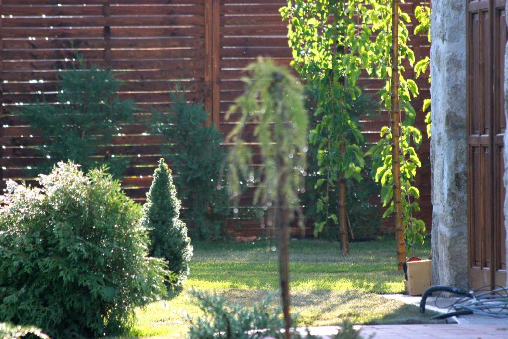 A garden outside Cziróka Vendégház