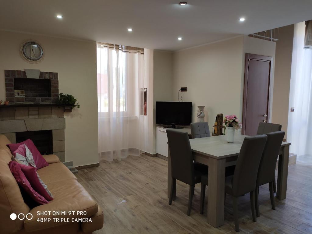 La casa delle sorprese - Two-Bedroom Apartment