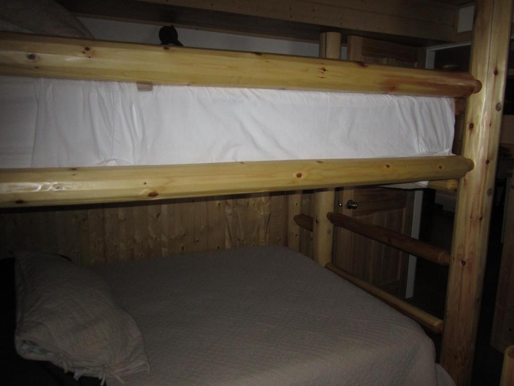 Postel nebo postele na pokoji v ubytování Log Inn & Pub