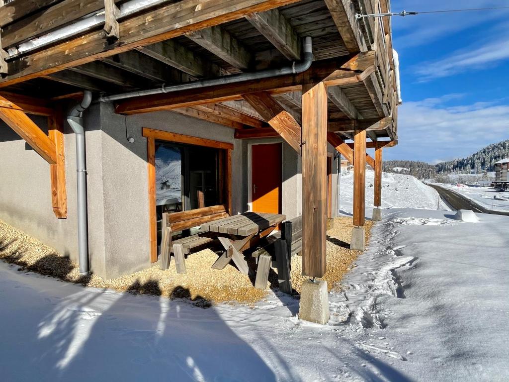 Gîte avec terrasse et belle vue - ChaletNelda com v zimě