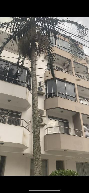  Apartamento pé na areia - sacada e churrasqueira - para até 6 pessoas