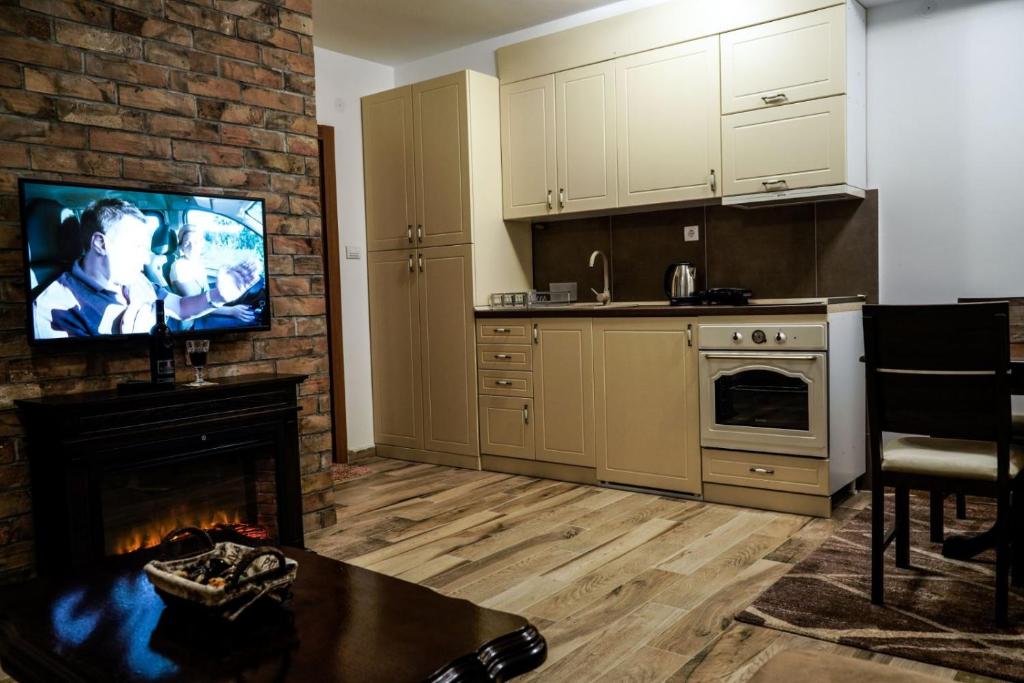 Kuchyň nebo kuchyňský kout v ubytování Vila Rajski kutak Kopaonik