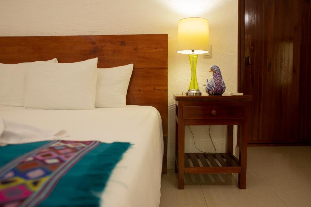 Postel nebo postele na pokoji v ubytování Hotel La Aldea del Halach Huinic