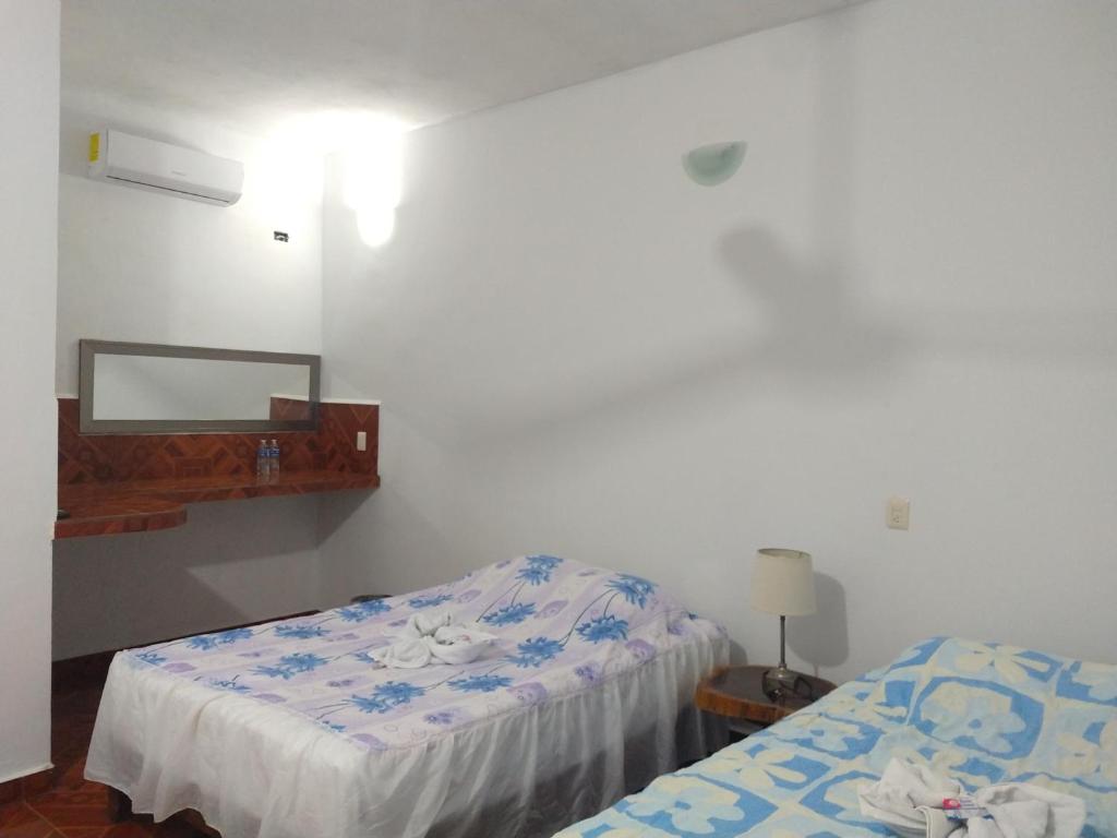 Postel nebo postele na pokoji v ubytování Blue Hotel