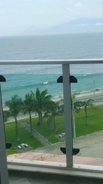  APARTAMENTO DE FRENTE PARA O MAR (a 30 metros da praia)