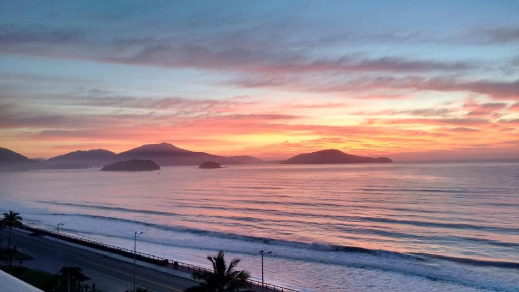  APARTAMENTO DE FRENTE PARA O MAR (a 30 metros da praia)