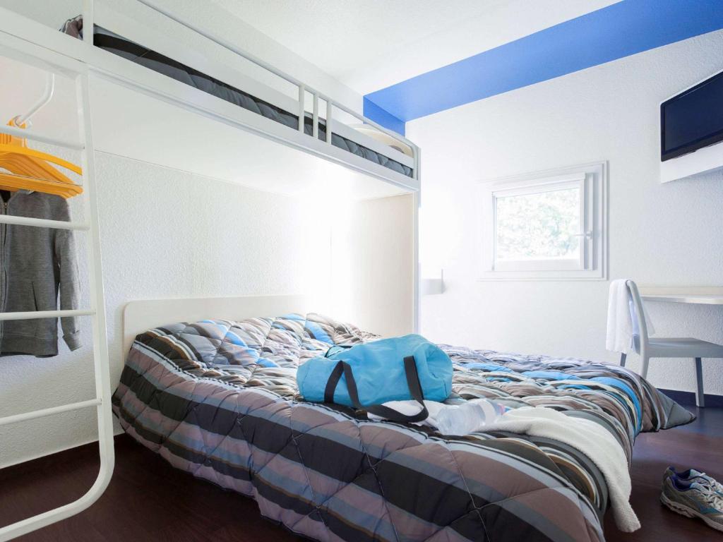 Postel nebo postele na pokoji v ubytování hotelF1 Merlebach Saarbrueck