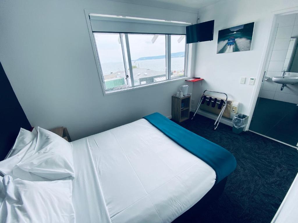 Based by the Lake - Resim 31