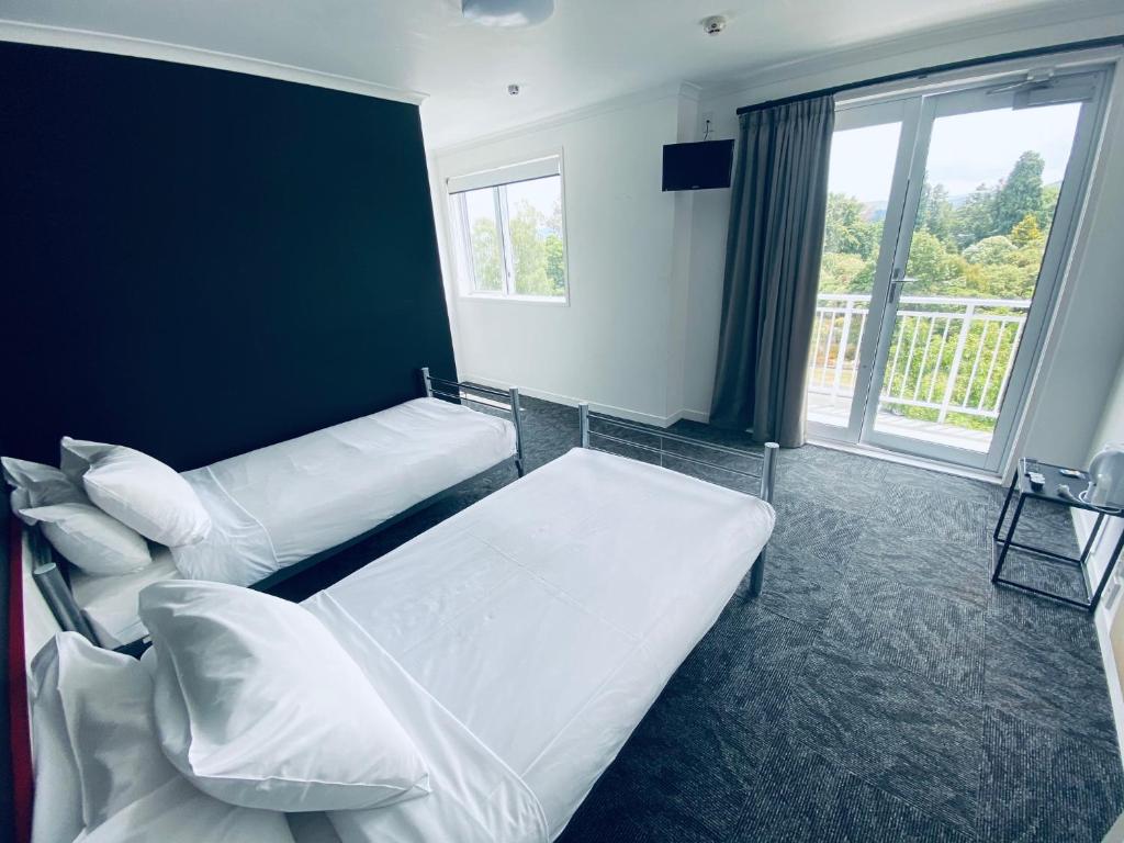 Based by the Lake - Resim 34