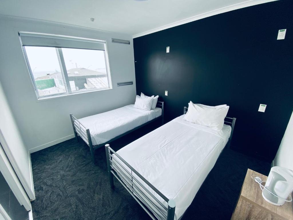 Based by the Lake - Resim 15