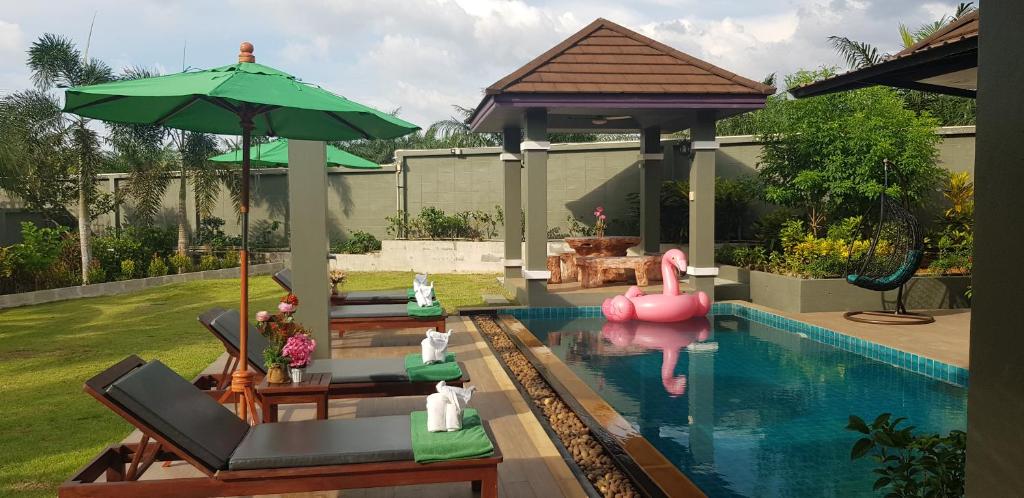 Bazén v ubytování Khaolak Yama Resort - SHA Plus nebo v jeho okolí