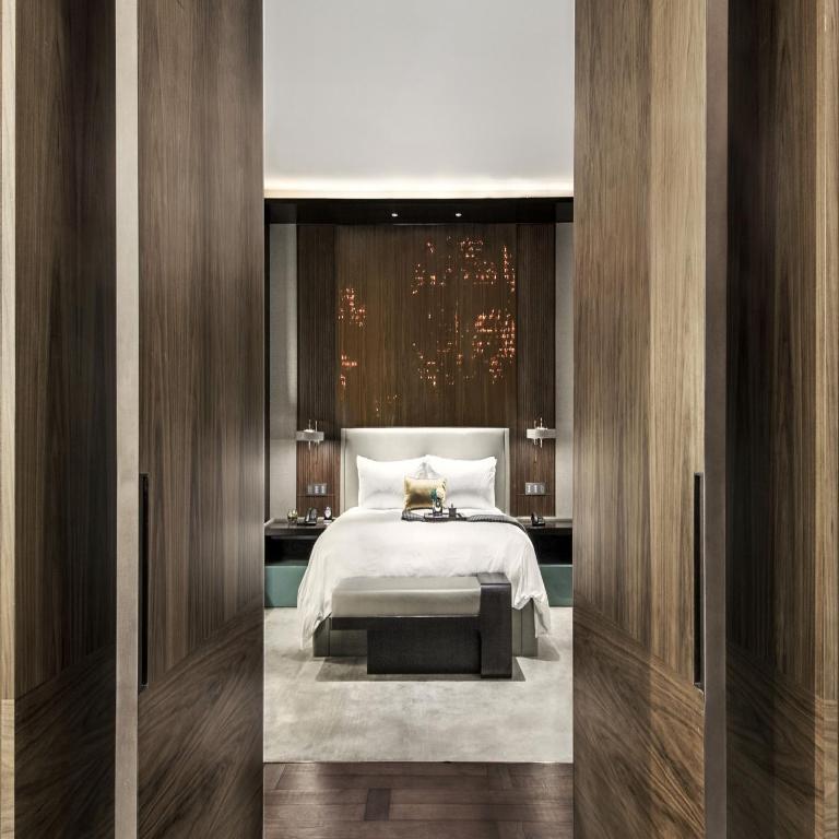 Postel nebo postele na pokoji v ubytování InterContinental Zhuhai by IHG