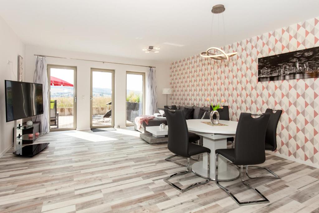 Kaiser - Ferienwohnungen Dreiburgenblick - Apartamento Con Vistas Al Jardín