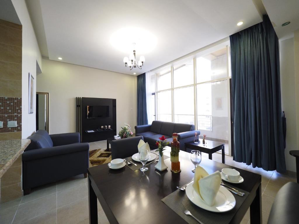 Prostor za sedenje u objektu Skylark Hotel Apartments AL Barsha