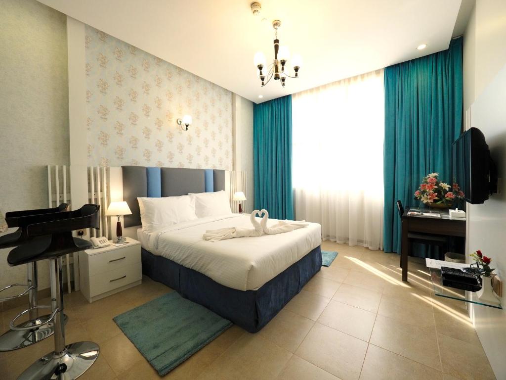 Ένα ή περισσότερα κρεβάτια σε δωμάτιο στο Skylark Hotel Apartments AL Barsha
