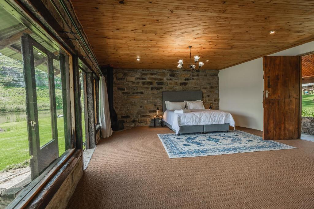 Postel nebo postele na pokoji v ubytování Penwarn Farm Lodge