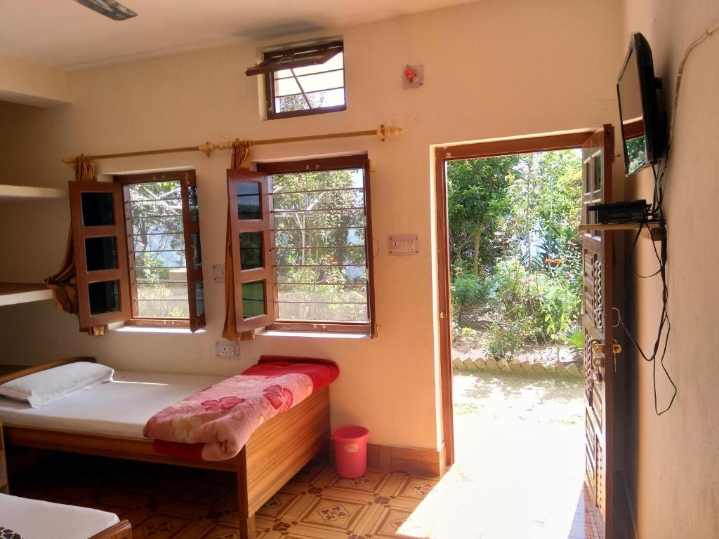 TV a/nebo společenská místnost v ubytování Maa Anand Mayee Guest House