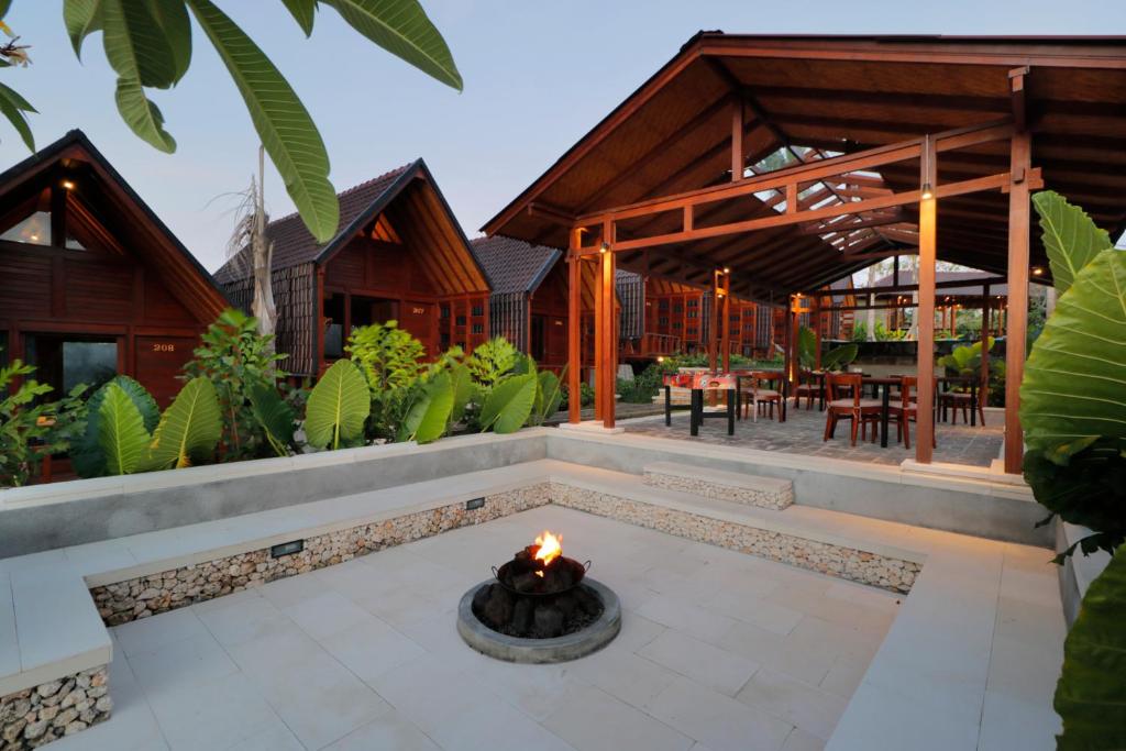 a fire pit in the courtyard of a house at Bingin Lodge Uluwatu in Uluwatu