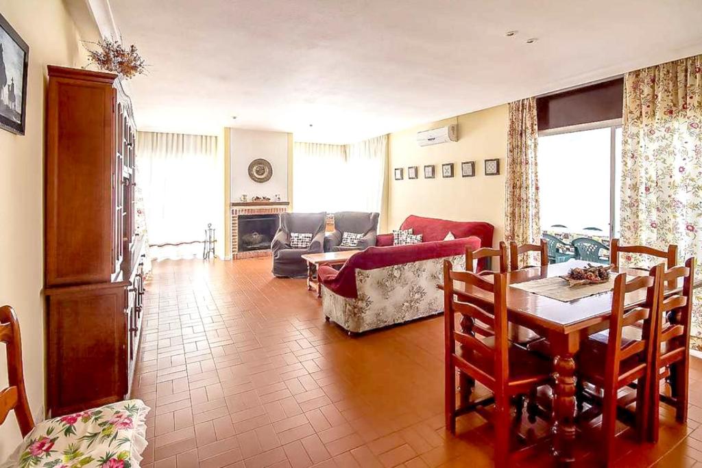 Fotografia z galérie ubytovania Spacious Villa with Private Pool in Valdecaballeros v destinácii Valdecaballeros