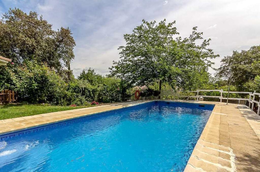Fotografie z fotogalerie ubytování Spacious Villa with Private Pool in Valdecaballeros v destinaci Valdecaballeros