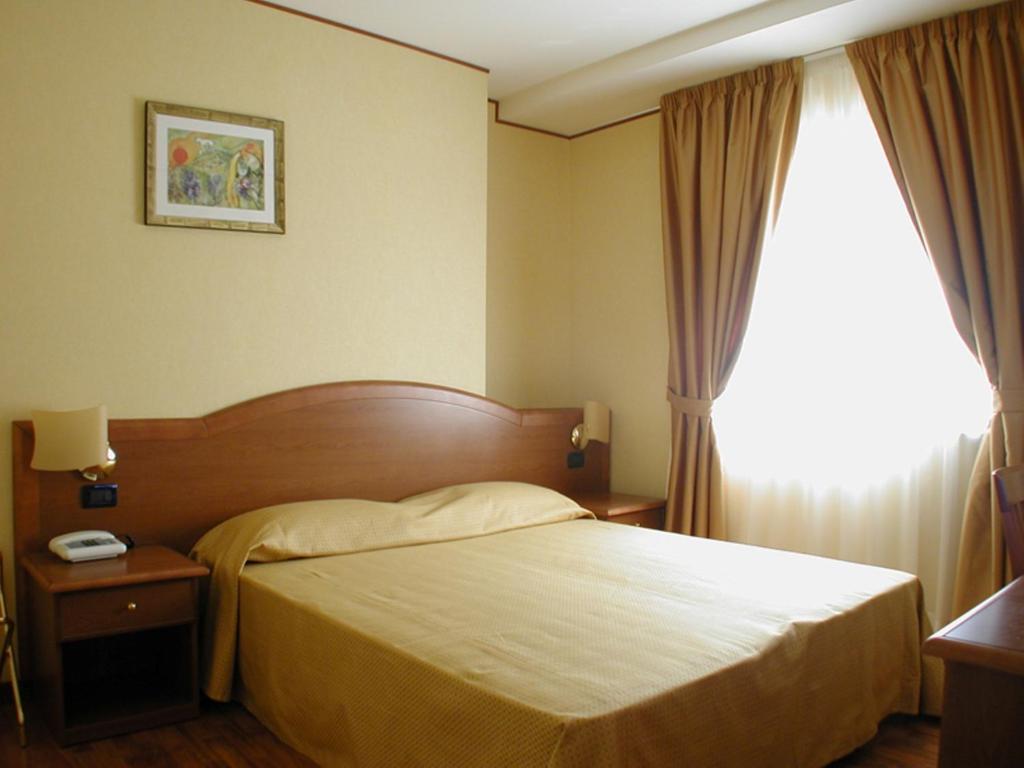 Postel nebo postele na pokoji v ubytování Hotel Dimora Adriana