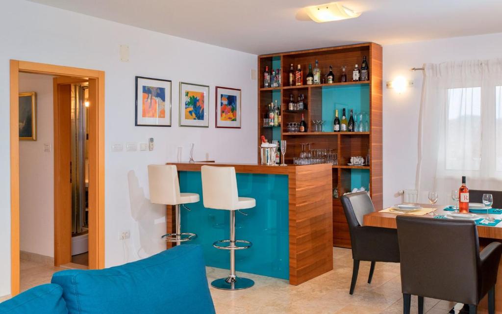 Nápoje v ubytovaní Luxury villa Fura on Hvar, heated pool