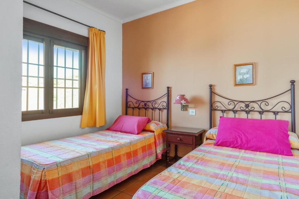 A bed or beds in a room at Charming house with sea view, Nerja and private pool