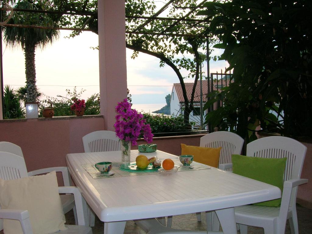 Foto dalla galleria di 3 bedrooms apartement at Maratea 30 m away from the beach with sea view furnished balcony and wifi a Maratea