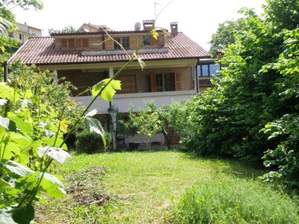 Ogród w obiekcie Charming House near Monteciccardo with Private Pool