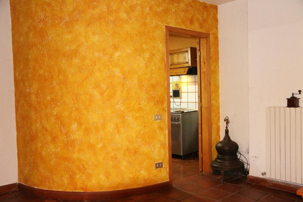 Kuchnia lub aneks kuchenny w obiekcie Charming House near Monteciccardo with Private Pool