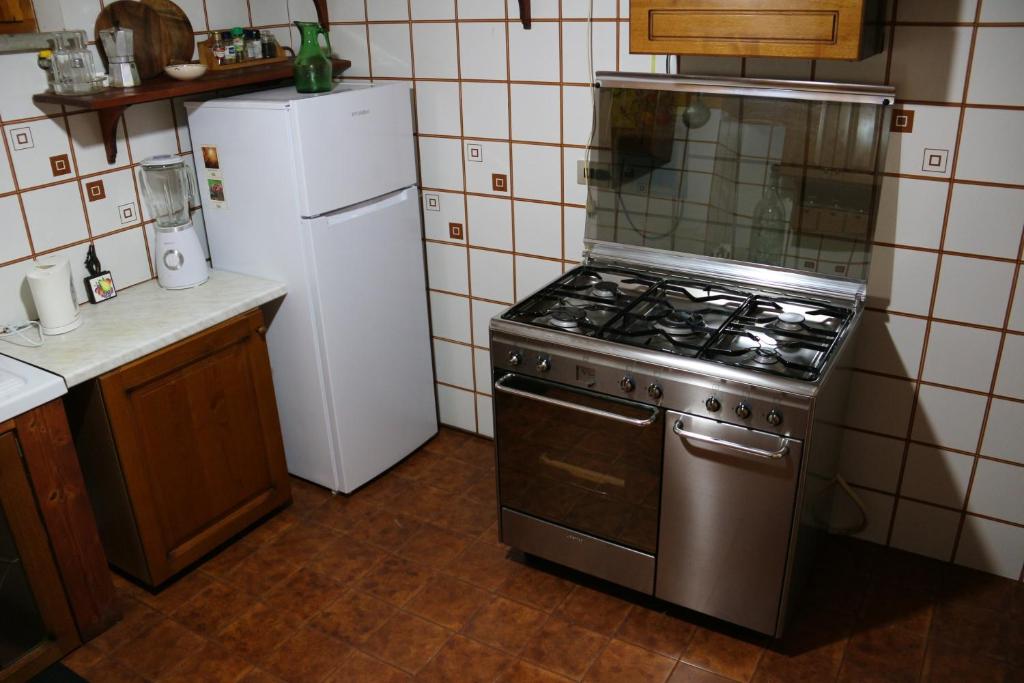 Kuchnia lub aneks kuchenny w obiekcie Charming House near Monteciccardo with Private Pool