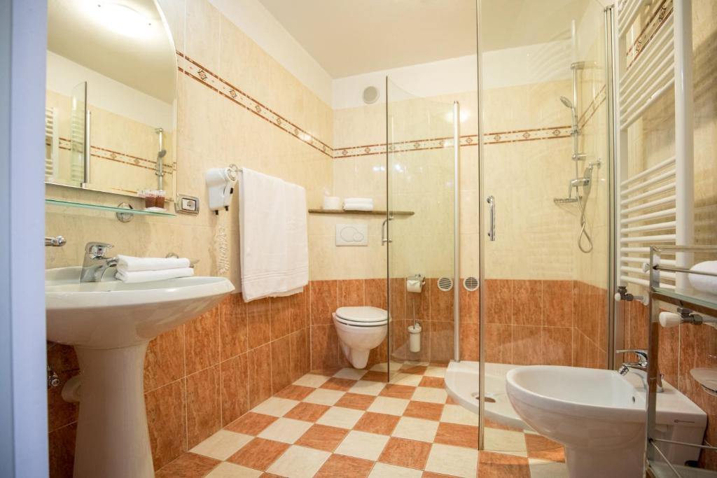 Koupelna v ubytování Hotel Touring