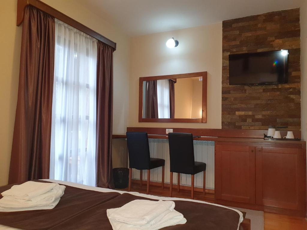 Hotel Tara - Standard Double Room
