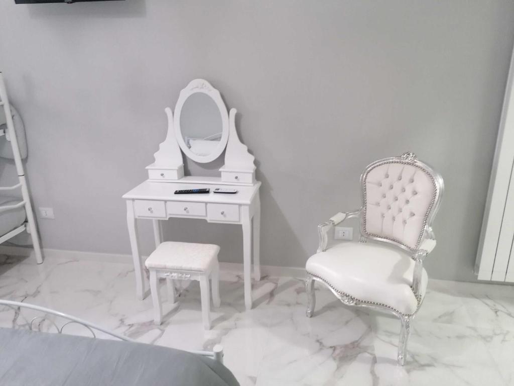 TV a/nebo společenská místnost v ubytování B&B WHITE HOUSE