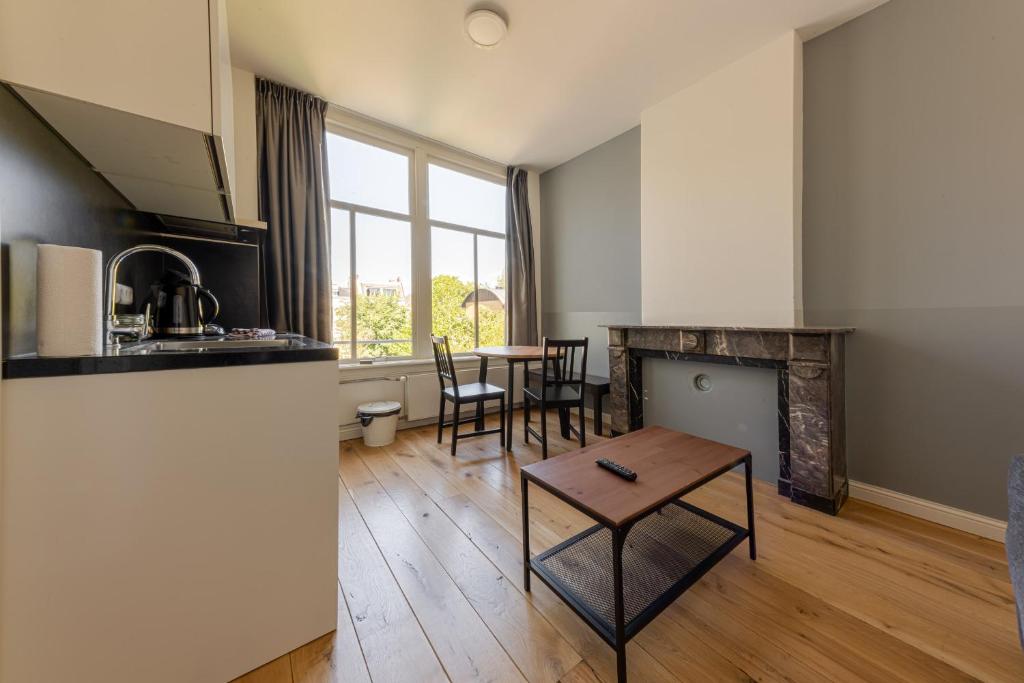 Køkken eller tekøkken på Plantage Hortus Apartments