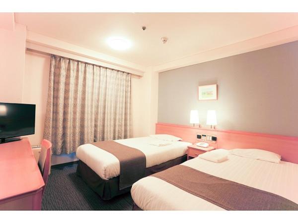 Postel nebo postele na pokoji v ubytování Smile Hotel Wakayama