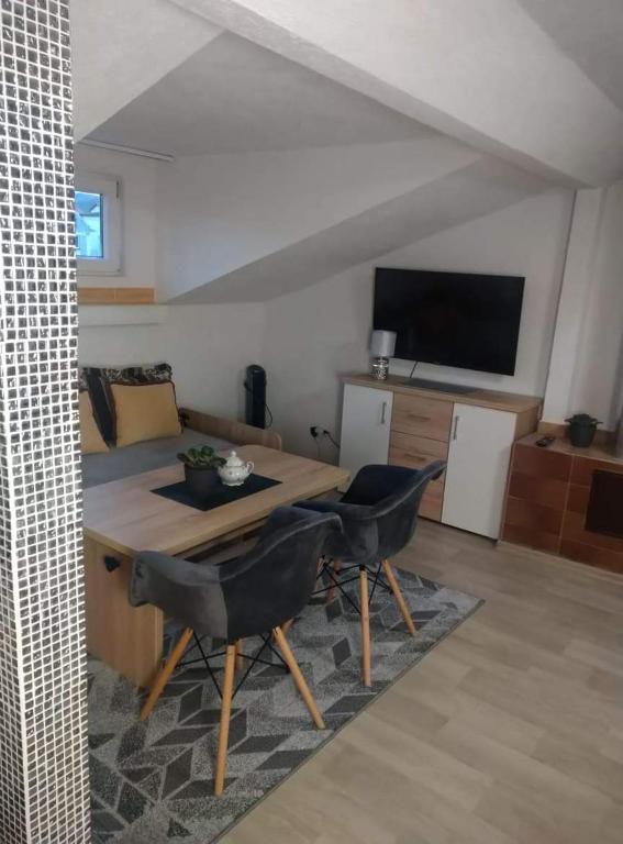 TV a/nebo společenská místnost v ubytování Apartmán POHODA Javorník