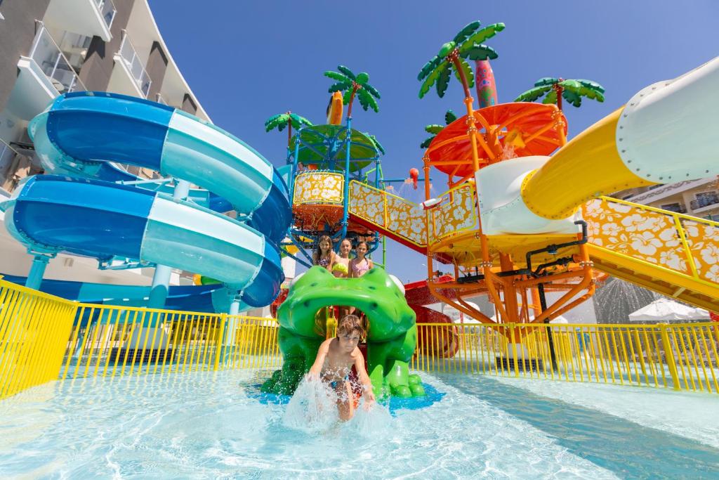 Bazén v ubytování Narcia Resort Side - Ultra All Inclusive nebo v jeho okolí