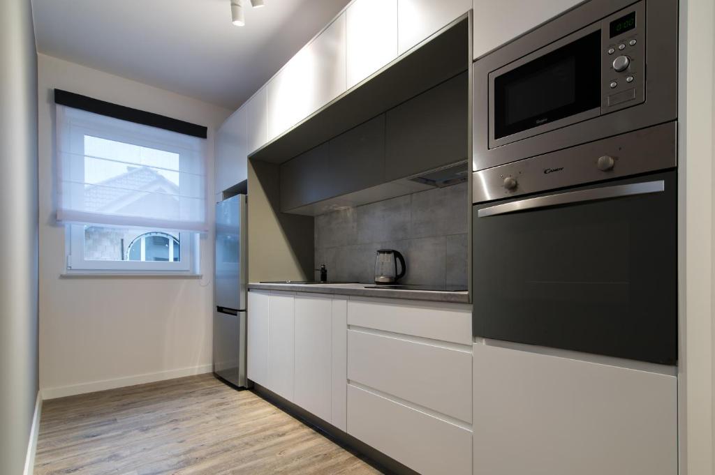 Kuchyň nebo kuchyňský kout v ubytování Apartamenty Spokojna 24C