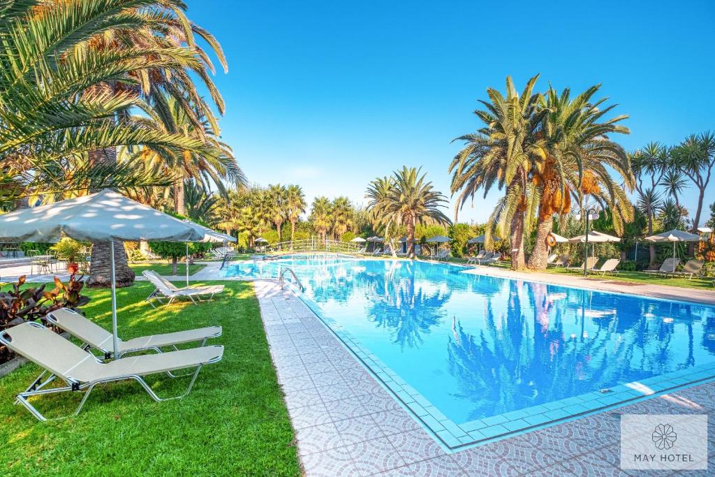 Bazén v ubytování May Beach Hotel nebo v jeho okolí