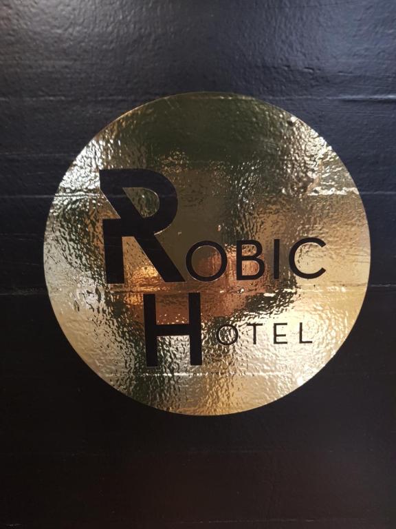 Certifikát, hodnocení, plakát nebo jiný dokument vystavený v ubytování Brit Hotel Essentiel Pontivy Robic