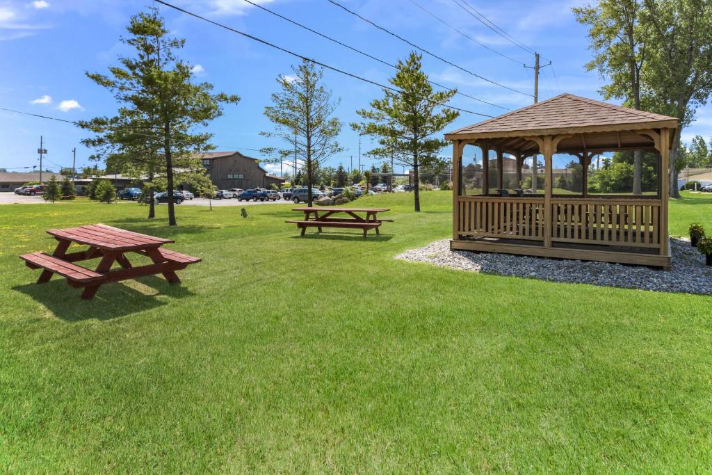 Zahrada ubytování Quality Inn & Suites Plattsburgh