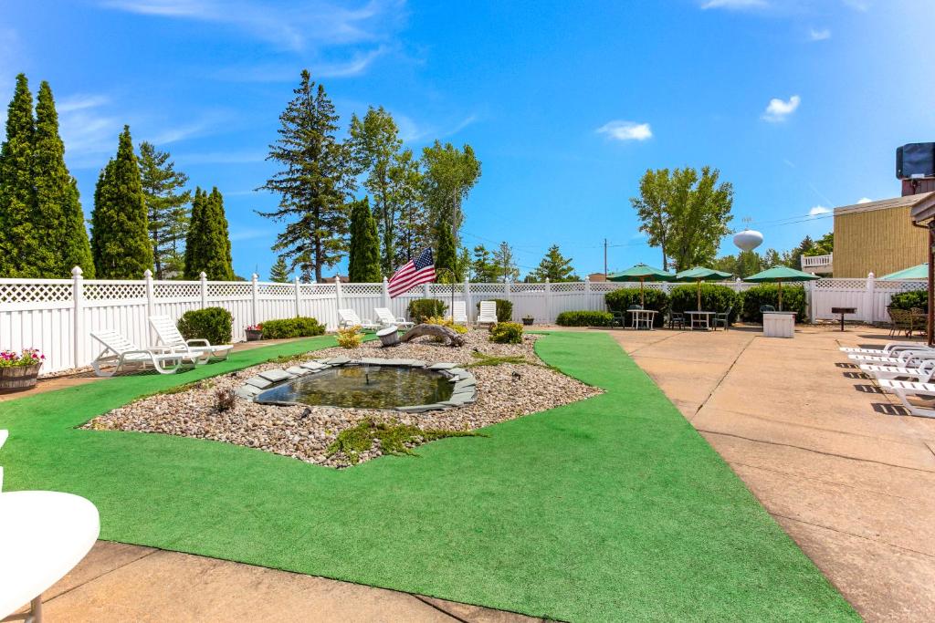Zahrada ubytování Quality Inn & Suites Plattsburgh