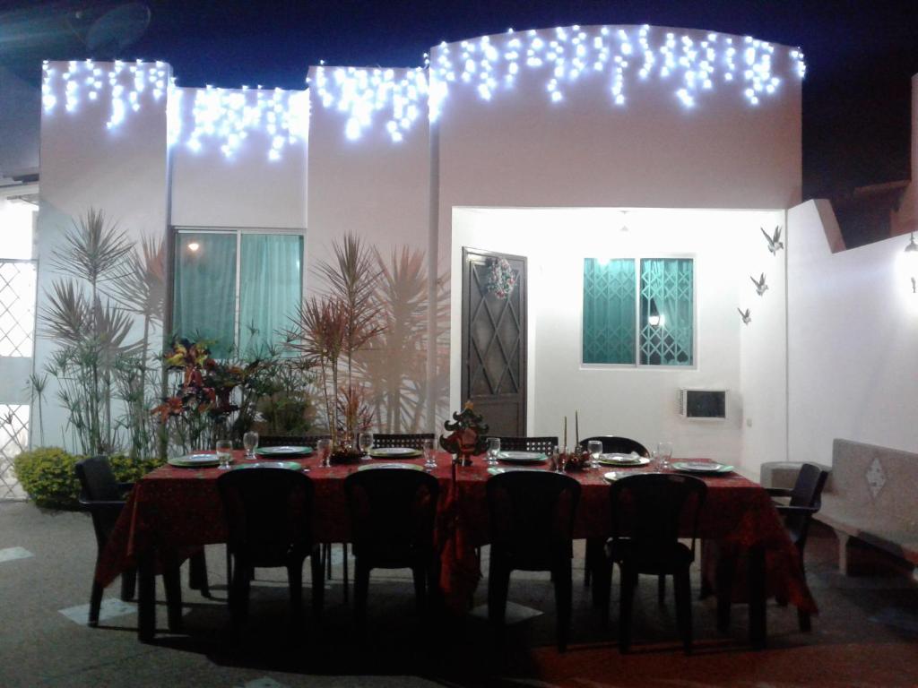 Restauracja lub miejsce do jedzenia w obiekcie Salinas Punta Carnero