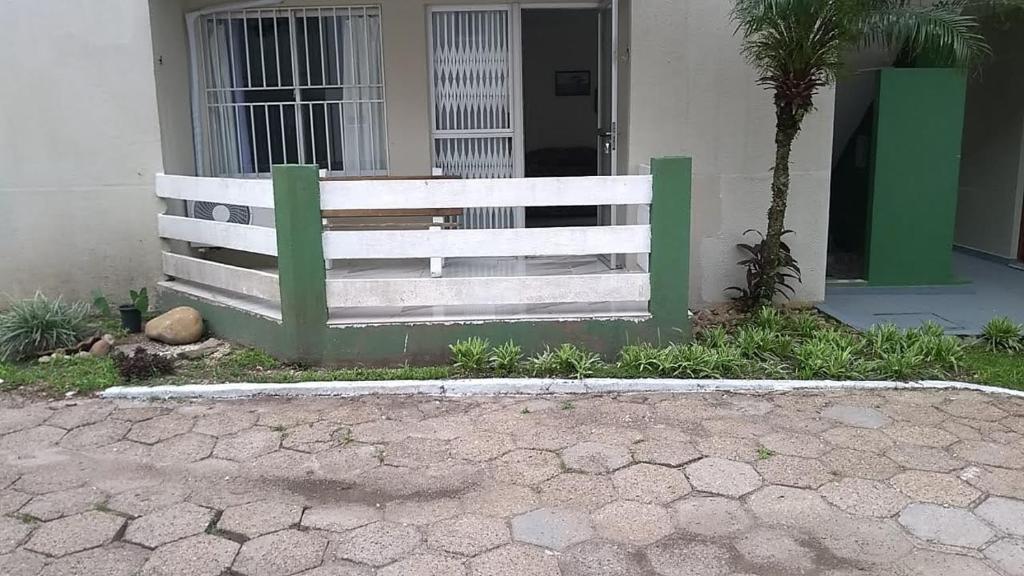  Apartamento Térreo a 50 Metros do Mar com Piscinas