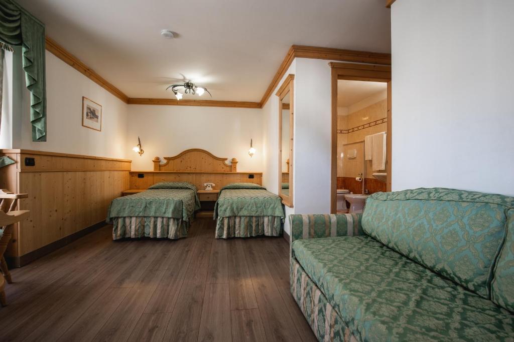 Postel nebo postele na pokoji v ubytování Hotel Touring