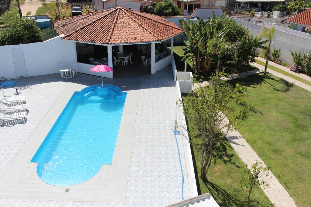 Apartamento com piscina perto da praia